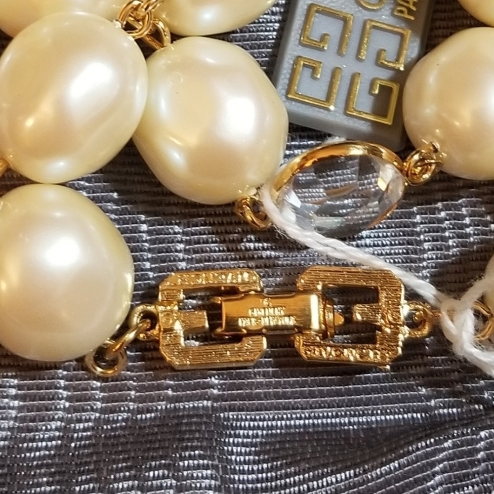 GIVENCHY PARIS NY Tagged Orig Bag Necklace - Picture 5 of 8